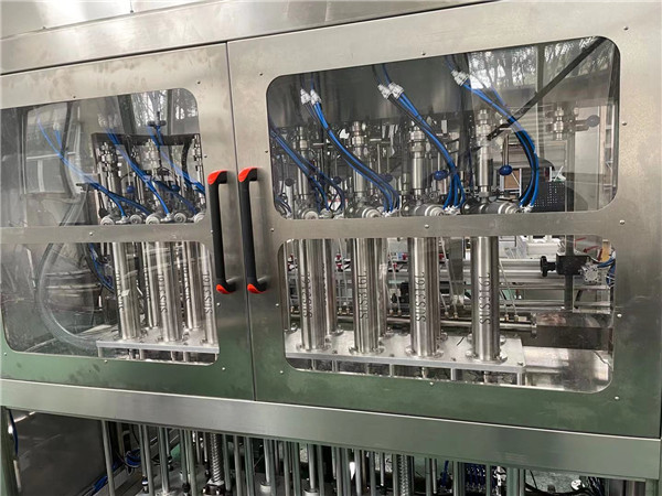 Detalji automatske klipne mašine za punjenje